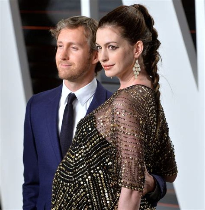 Pregnant Anne Hathaway Puts Her Baby Bump on Display at Oscars After Party!