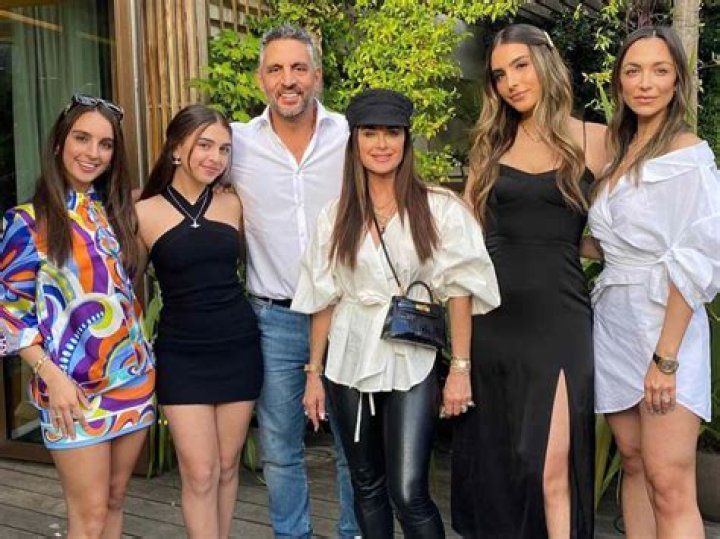 ‘RHOBH’ Star Kyle Richards Says There’s More to Lisa Vanderpump and Teddi Mellencamp’s Texts on Dog Scandal