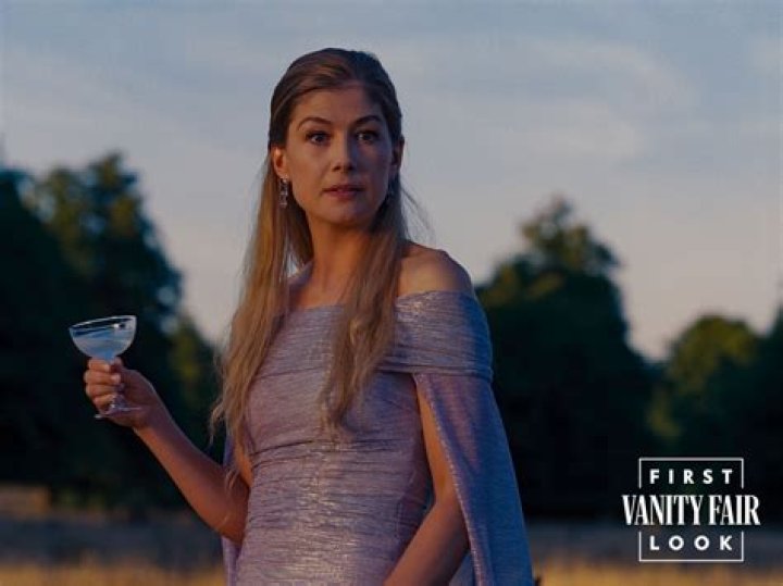 Rosamund Pike – Celebsgraphy