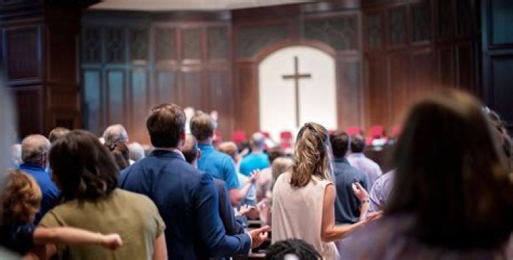 Sarah Hyland Receives Praise for Putting Her ‘KUPA’ on Display During Teen Choice Performance