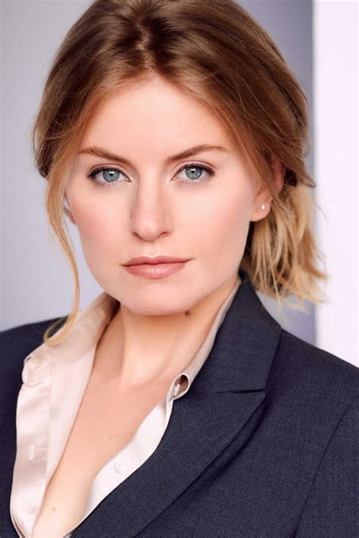 Sarah Minnich – Celebsgraphy