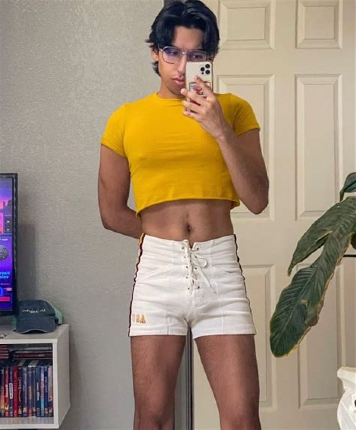 Slay!Farrah Abraham Leaves Little to the Imagination in High-Waisted Short Shorts and Crop Top