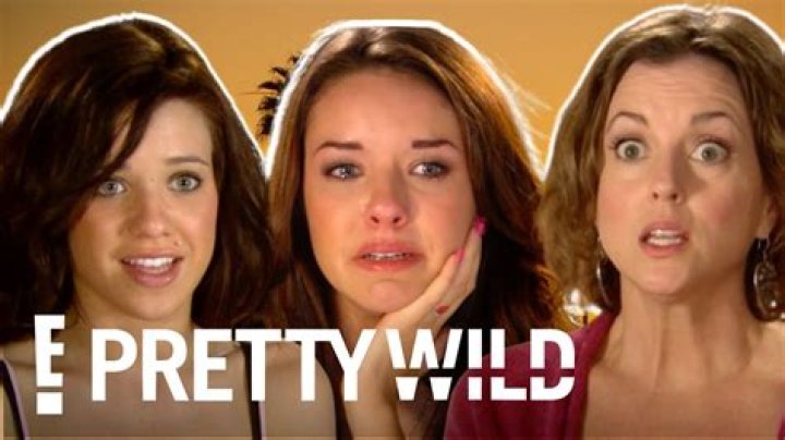 Tana Mongeau Hangs Out With ‘Pretty Wild’ Alum Alexis Neiers and We’re Kinda Freaking Out a Little