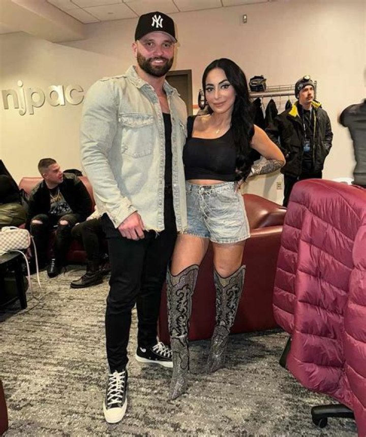 TMIFormer ‘Jersey Shore’ Star Angelina Pivarnick Admits to Hooking Up With “The Situation” – Says He’s Not Well Endowed
