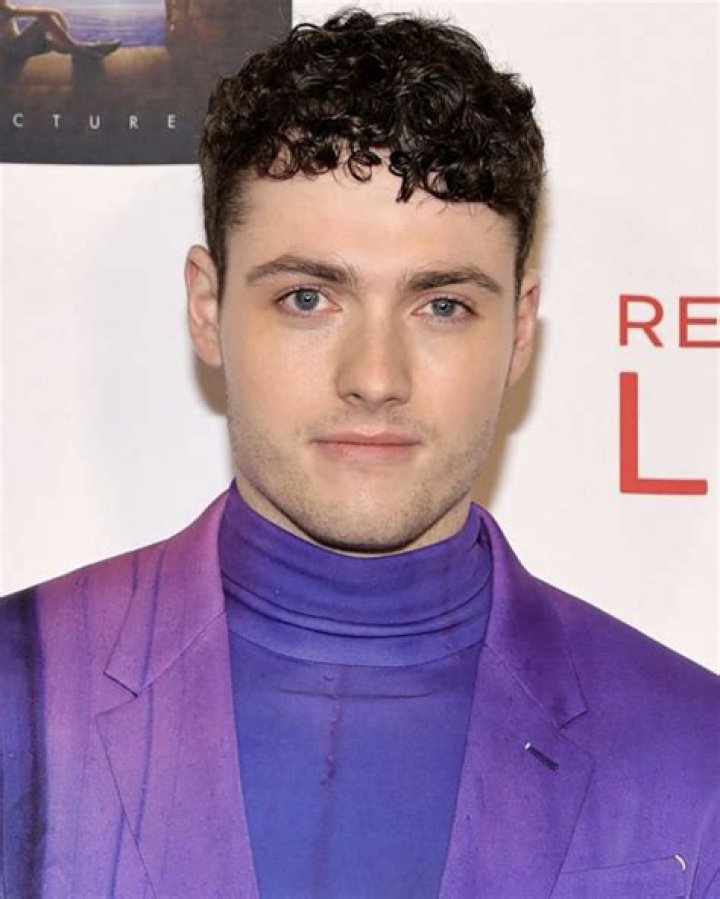 Tom Lewis Wiki [Actor] Biography, Age, Height, Ethnicity, Net worth, Parents, Girlfriend & More