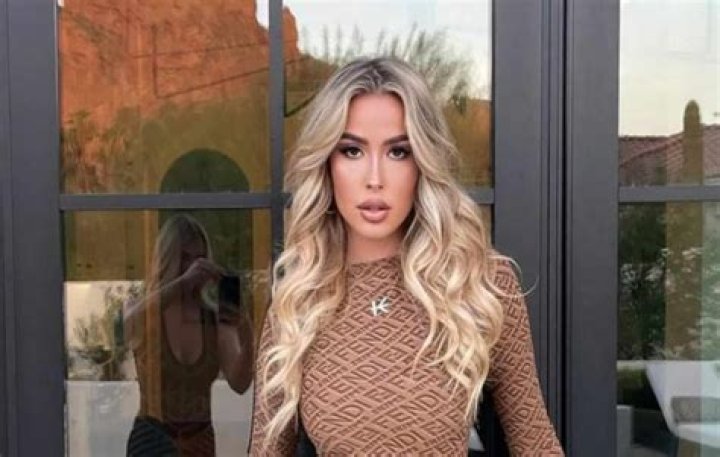 Who is Elena Kamperi? Wiki, Height, Age, Bio & Facts About Model