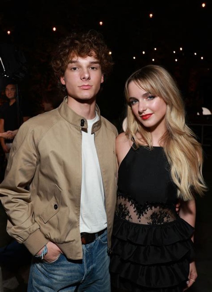 Who is Emma Smet? Wiki, Biography, Height, Age, Boyfriend, Parents, Siblings, Net Worth & More