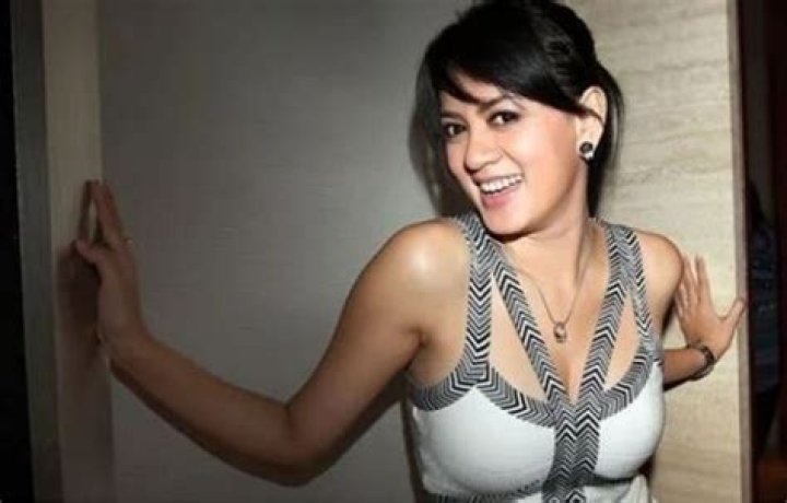 Yeyen Lidya Biodata, Wiki, Age, Husband, Kids, Family, Nationality & Height